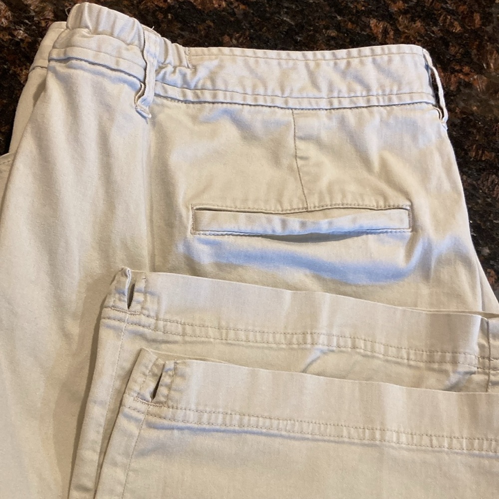 CJBanks khaki capris, size 20W - Picture 5 of 5